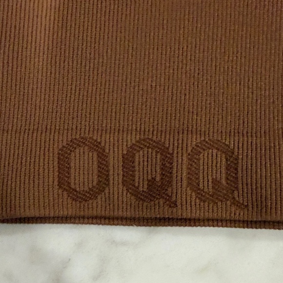 A set of Cream and Brown Crop Tops - Picture 4 of 5